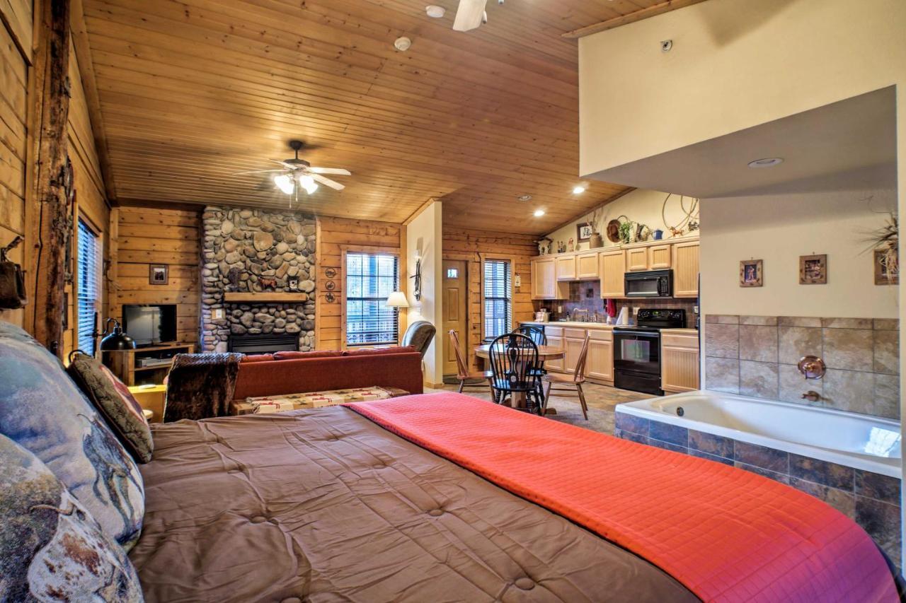 Ferienwohnung Cabin-Style Studio Right Off The Branson Strip! Exterior foto